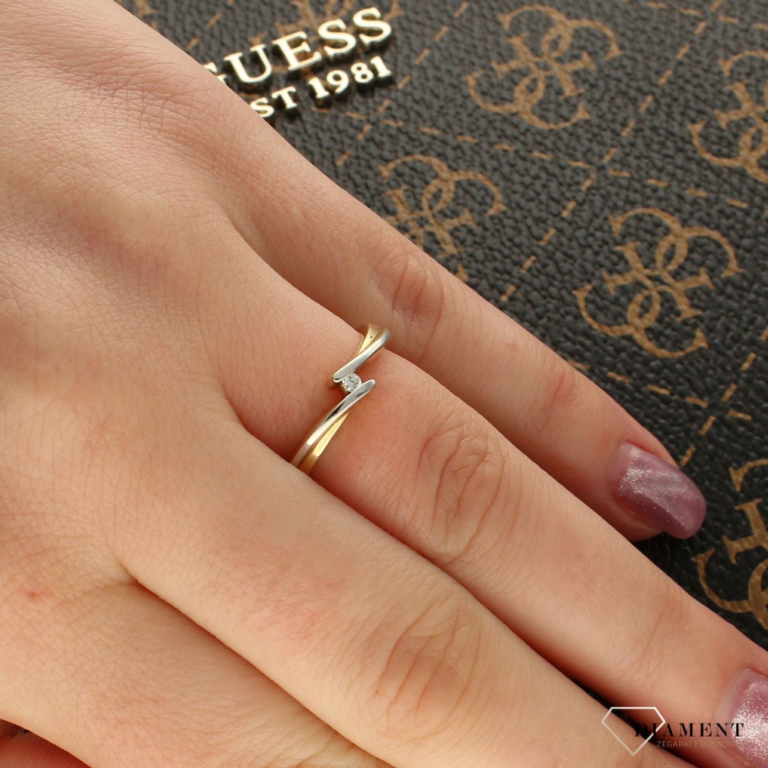 Pierścionek złoty DIAMENT białe i żółte złoto, diament, skręcony c.30207P P_154_PIE.jpg